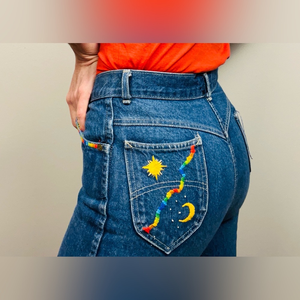 Vintage 1980s Chic High-Waisted Dark Wash Denim Jeans – Rainbow Embroidered - 28 - Picture 16 of 16